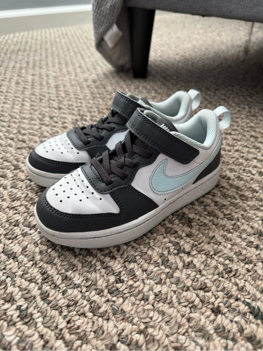 Nike Kids Low-Top Sneakers in Black, White & Light Blue Swoosh